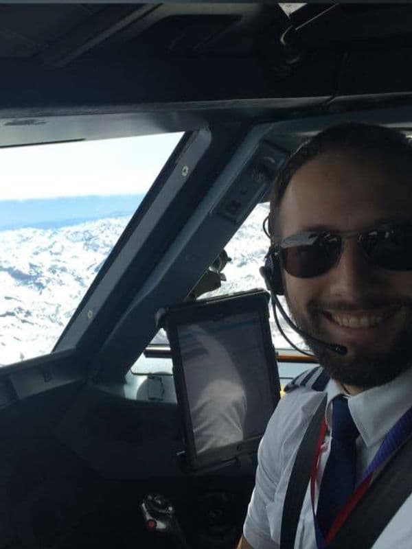 Ex-aluno Voe Floripa hoje piloto profissional