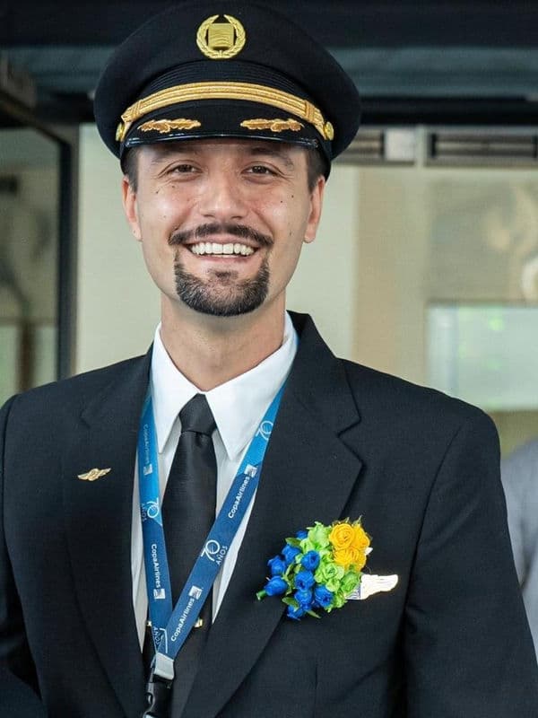Ex-aluno Voe Floripa hoje piloto profissional