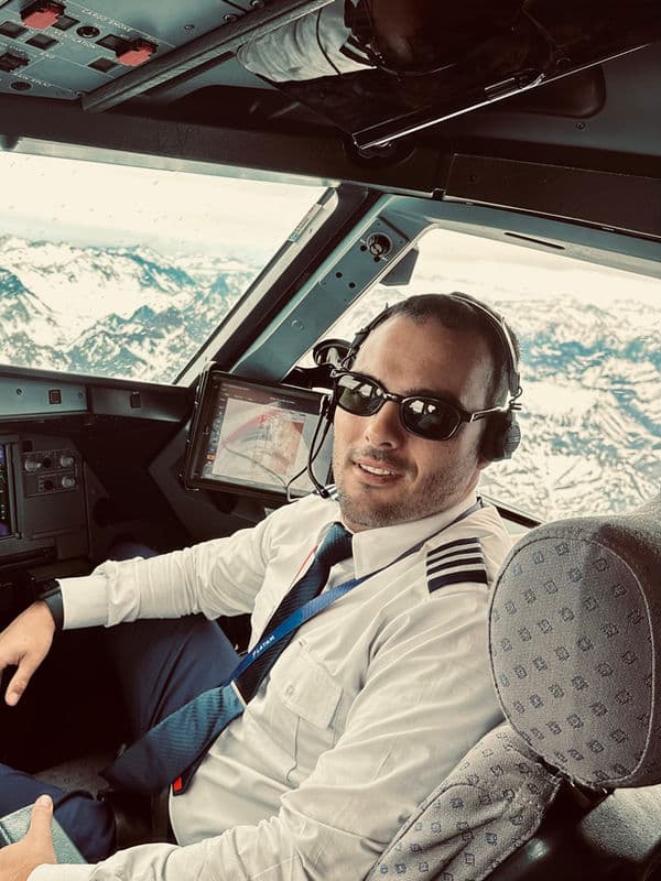 Ex-aluno Voe Floripa hoje piloto profissional
